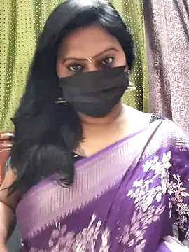 Snapshot of Meera_mia chatting on 06.26.26 Meera mia online show from 06.26.26