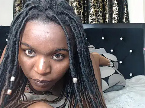 Snapshot of ebonyempress25 chatting on 06.12.26 ebonyempress25 online show from 06.12.26