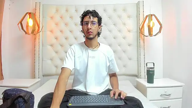 Snapshot of LEO_SANZ66 chatting on 06.17.26 LEO SANZ66 online show from 06.17.26