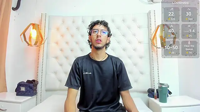 Snapshot of LEO_SANZ66 chatting on 06.19.26 LEO SANZ66 online show from 06.19.26