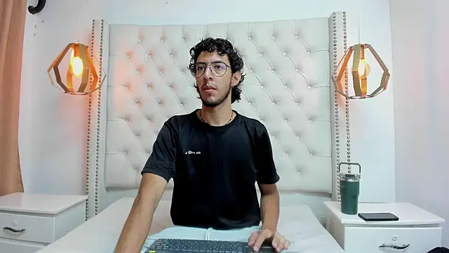 Snapshot of LEO_SANZ66 chatting on 06.22.26 LEO SANZ66 online show from 06.22.26
