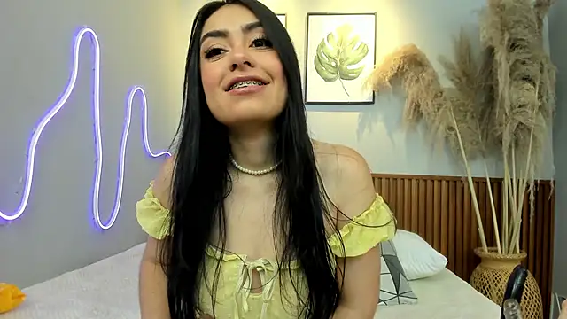 Snapshot of CARLA_FERRERM chatting on 06.05.26 CARLA FERRERM online show from 06.05.26