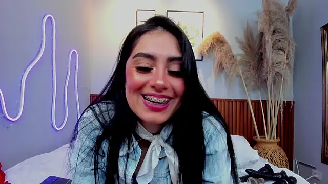 Snapshot of CARLA_FERRERM chatting on 06.16.26 CARLA FERRERM online show from 06.16.26