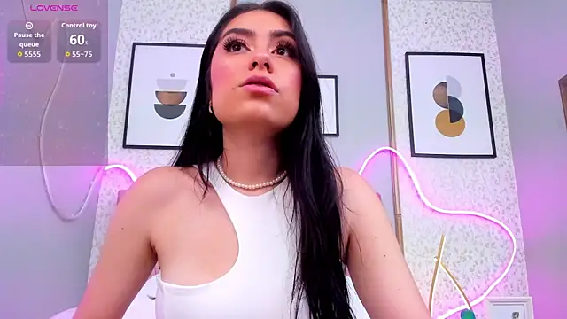 Snapshot of CARLA_FERRERM chatting on 06.18.26 CARLA FERRERM online show from 06.18.26