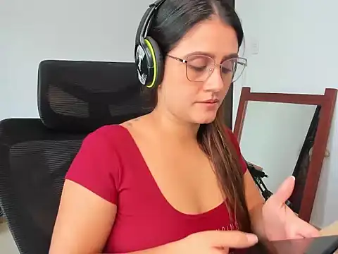 Snapshot of Emilia_Funnyy chatting on 07.06.26 Emilia Funnyy online show from 07.06.26