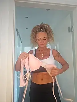 GymMoniMilf online show from 06.09.26