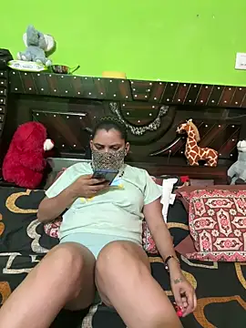 Snapshot of Curvy_shivani chatting on 06.08.26 Curvy shivani online show from 06.08.26