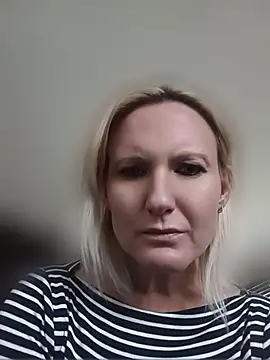 Snapshot of Isabelle_Cora chatting on 06.20.26 Isabelle Cora online show from 06.20.26