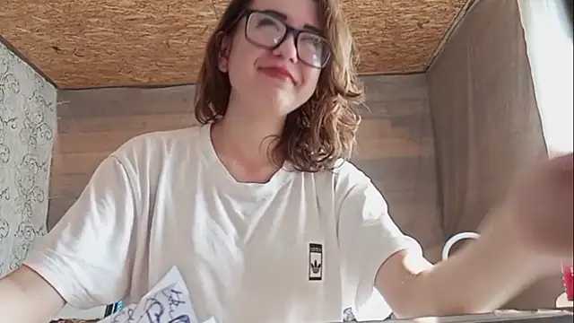 OliviaMoment online show from 07.05.26