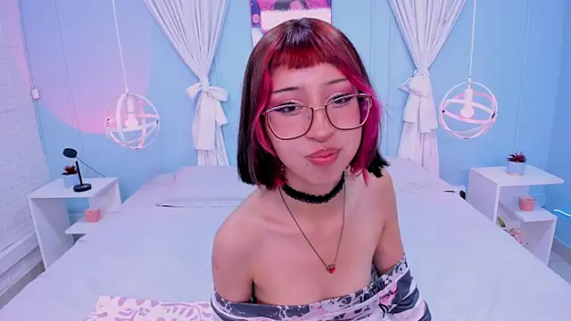Snapshot of Venus_Rouge chatting on 07.15.26 Venus Rouge online show from 07.15.26