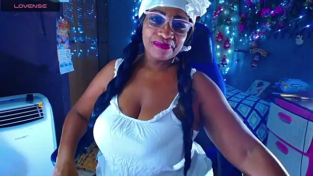 Snapshot of cairohot chatting on 12.22.24 cairohot online show from 12.22.24