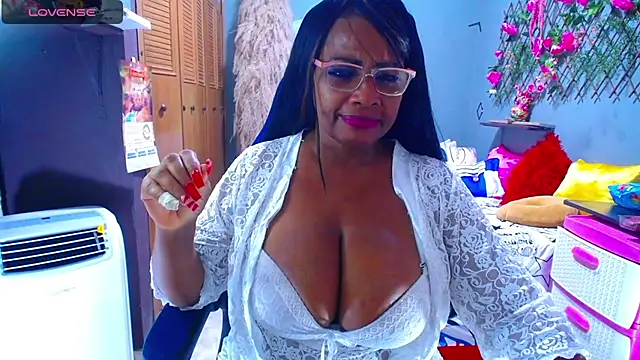 Snapshot of cairohot chatting on 01.12.25 cairohot online show from 01.12.25