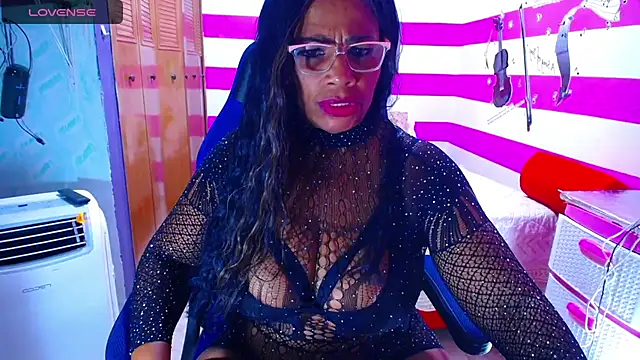 Snapshot of cairohot chatting on 01.17.25 cairohot online show from 01.17.25