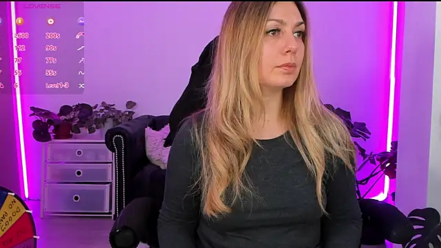 LindaWhite  online show from 12.14.24
