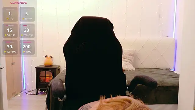 LindaWhite  online show from 03.22.26