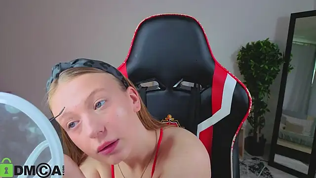 Snapshot of BeatriceLoven chatting on 06.17.26 BeatriceLoven online show from 06.17.26