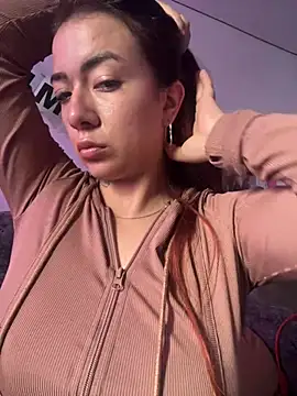 Snapshot of arilynn_ chatting on 07.28.26 arilynn online show from 07.28.26