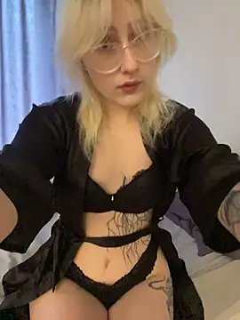 Snapshot of xp_blondie chatting on 06.12.26 xp blondie online show from 06.12.26