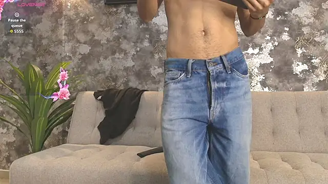 Maximiliano Young online show from 06.10.26
