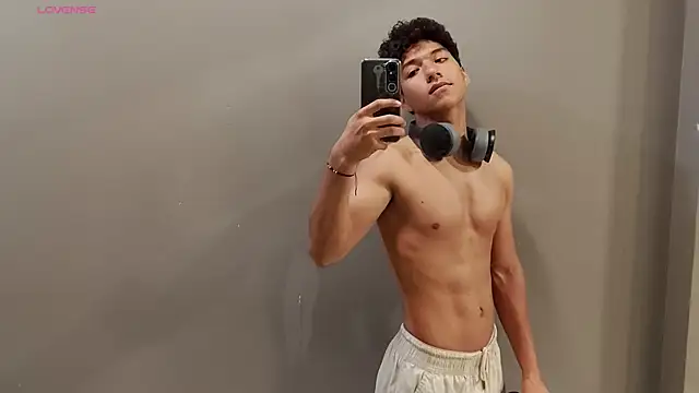 Maximiliano Young online show from 07.14.26