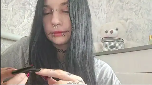 KrissyHiott online show from 06.12.26