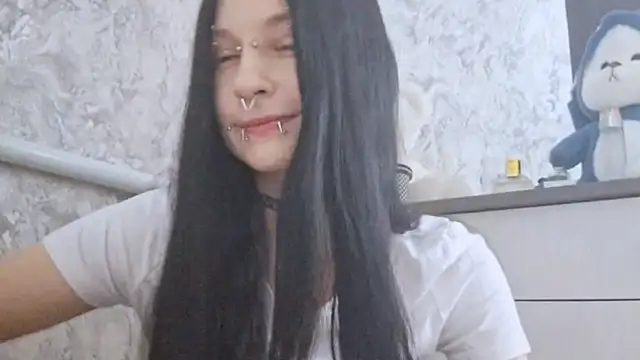 KrissyHiott online show from 06.17.26