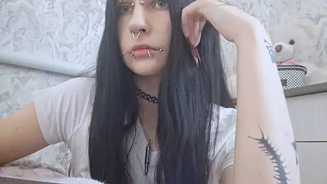 KrissyHiott online show from 06.18.26