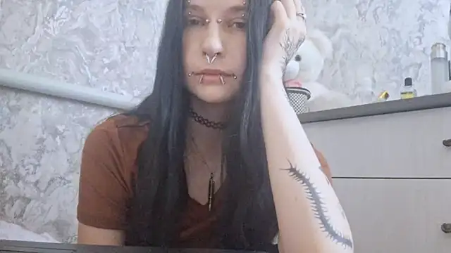 KrissyHiott online show from 06.21.26