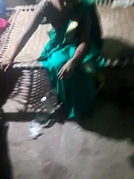 Snapshot of desiwife123coupl chatting on 06.26.26 desiwife123coupl online show from 06.26.26
