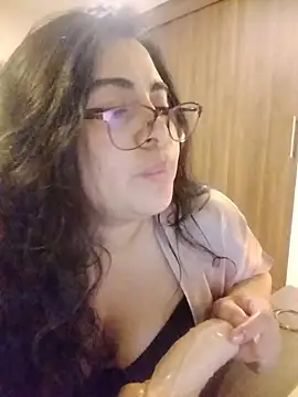 Snapshot of Roxxy_Sade chatting on 06.11.26 Roxxy Sade online show from 06.11.26