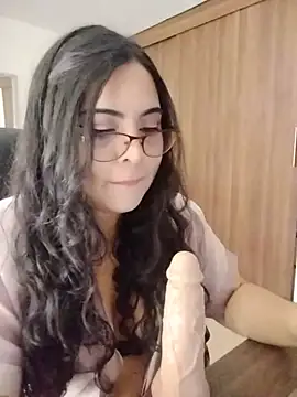 Snapshot of Roxxy_Sade chatting on 06.25.26 Roxxy Sade online show from 06.25.26