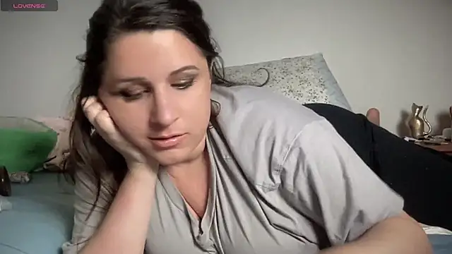 Snapshot of maddiliz chatting on 02.17.25 maddiliz online show from 02.17.25