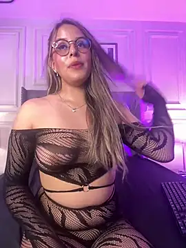 SunnyLuxxx online show from 07.04.26