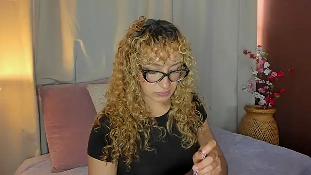 Snapshot of sensual_fer chatting on 06.09.26 sensual fer online show from 06.09.26