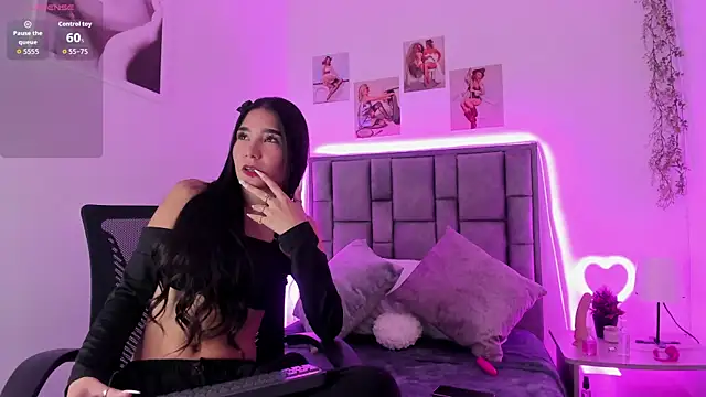 Snapshot of Violeta_Velvet_ chatting on 06.12.26 Violeta Velvet online show from 06.12.26