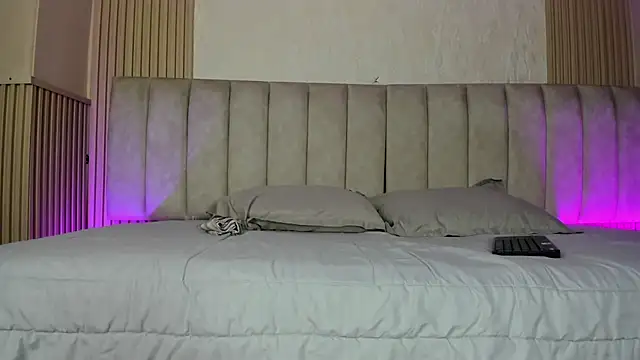 julimonroe  online show from 07.04.26
