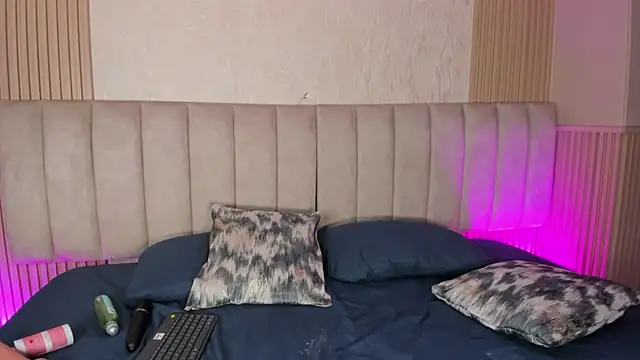 julimonroe  online show from 07.07.26