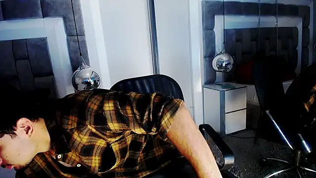 Snapshot of LucasThomson_ chatting on 06.18.26 LucasThomson online show from 06.18.26