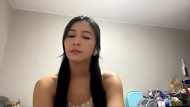 JulianaLusardi online show from 06.05.26