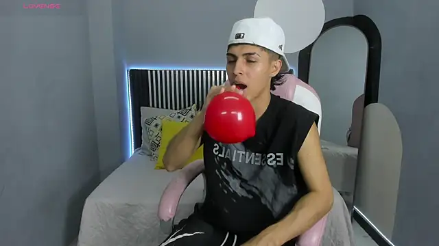 Snapshot of Axel_Mendozaa chatting on 06.18.26 Axel Mendozaa online show from 06.18.26