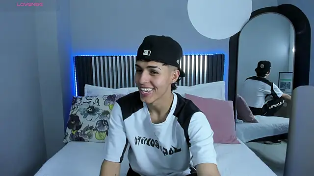 Snapshot of Axel_Mendozaa chatting on 07.08.26 Axel Mendozaa online show from 07.08.26