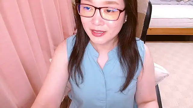 Snapshot of LENA-xo chatting on 06.21.26 LENA-xo online show from 06.21.26