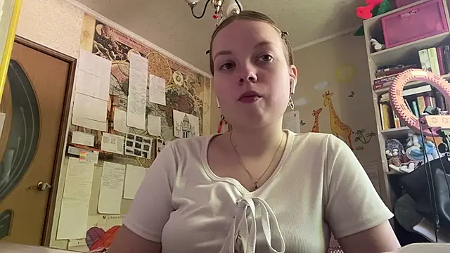 Snapshot of Aileyn chatting on 06.10.26 Aileyn online show from 06.10.26