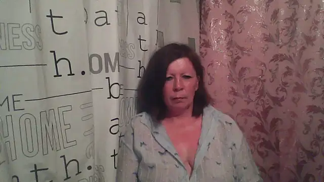 Snapshot of Schastlivaya43 chatting on 06.22.26 Schastlivaya43 online show from 06.22.26