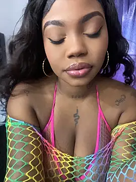 Snapshot of Zaarahott chatting on 06.18.26 Zaarahott online show from 06.18.26