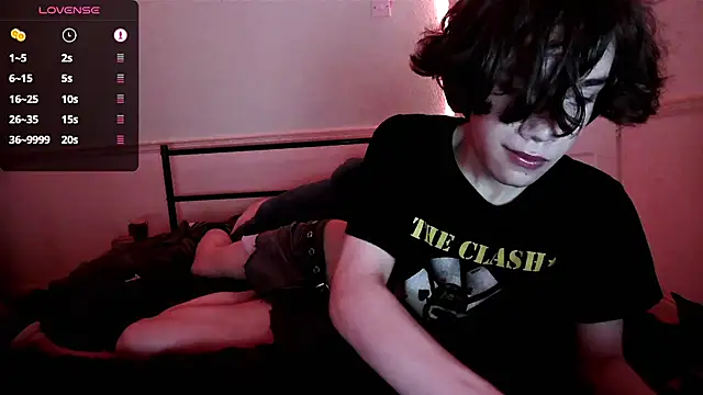 Snapshot of Straything chatting on 06.28.26 Straything online show from 06.28.26