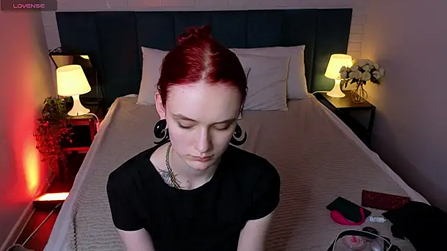 CrimsonMarquise online show from 06.09.26