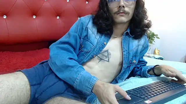 Snapshot of bigcock_robert chatting on 06.18.26 bigcock robert online show from 06.18.26