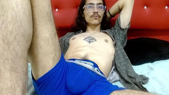 Snapshot of bigcock_robert chatting on 06.26.26 bigcock robert online show from 06.26.26