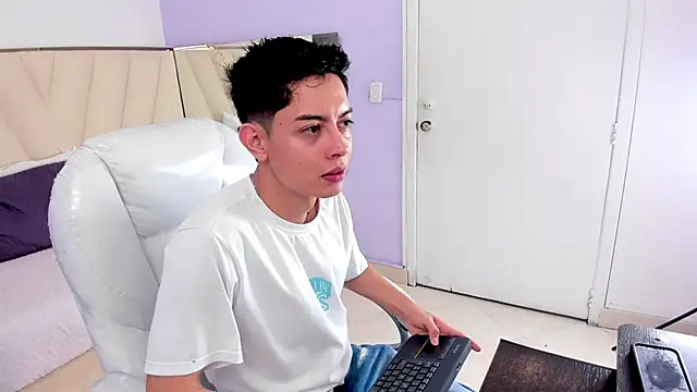 Snapshot of Ethan12_ chatting on 06.14.26 Ethan12 online show from 06.14.26